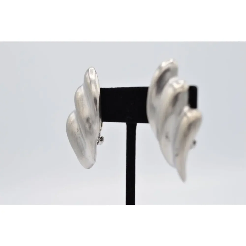 TAT Vintage Clip On Earrings Chunky Silver Brushed Silver Signed NOS 1980s BinAA